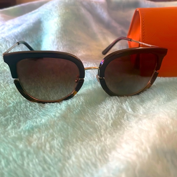 Tory Burch sunglasses - Picture 1 of 3